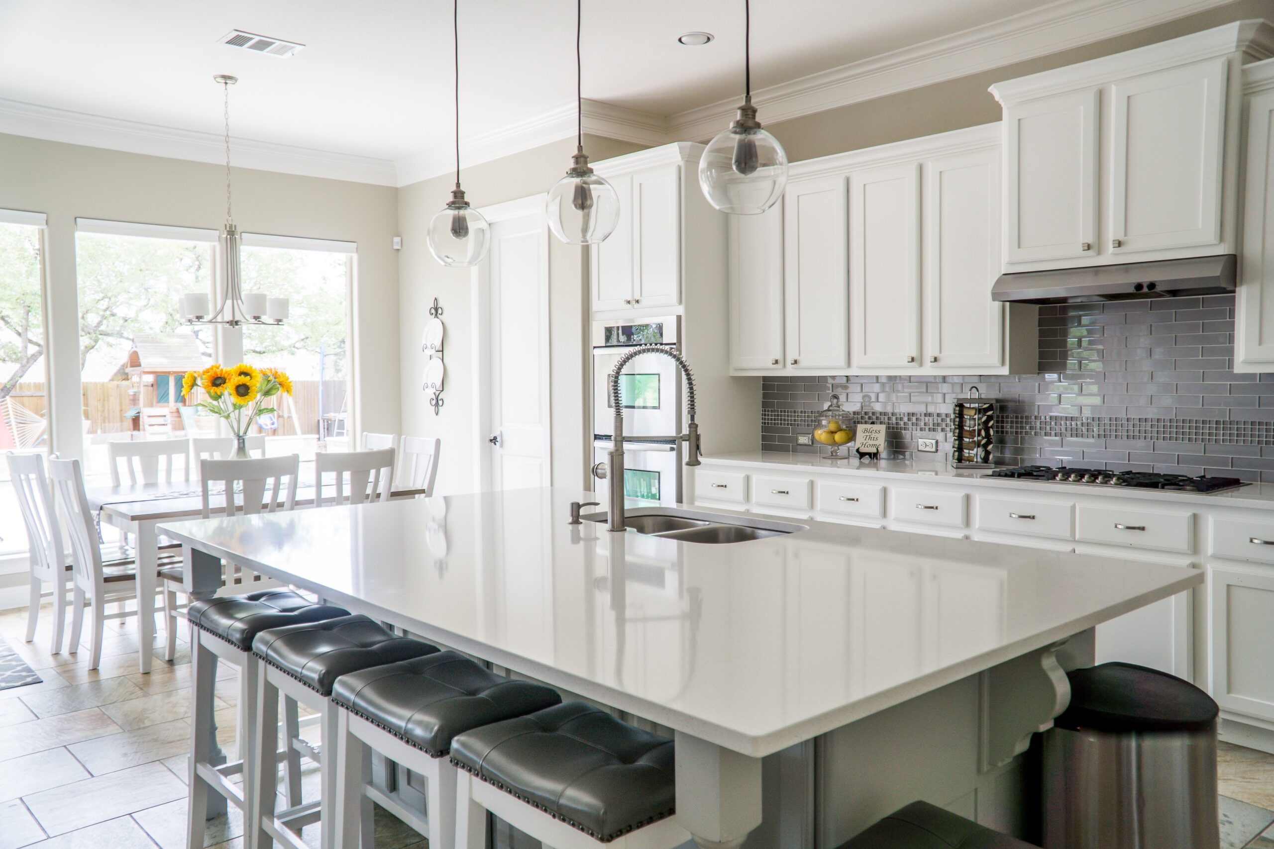 Kitchen Lighting: How to Choose the Right Fixtures for Your Home